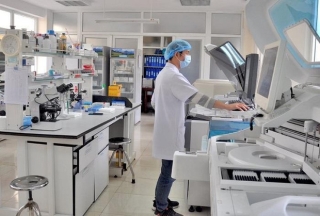 Bộ Y tế yêu cầu báo cáo việc mua sắm máy Real-time PCR tự động phục vụ xét nghiệm - Ảnh 1.
