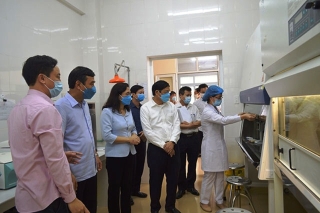 Sở Y tế Thái Bình đề nghị thanh tra việc mua máy xét nghiệm COVID-19 trị giá 5,8 tỷ đồng - Ảnh 1.