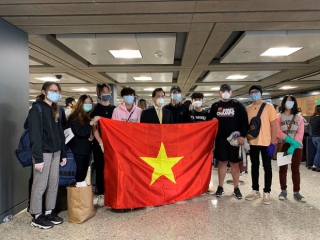 Đưa hơn 340 người Việt từ Washington DC về Nội Bài - Ảnh 2.