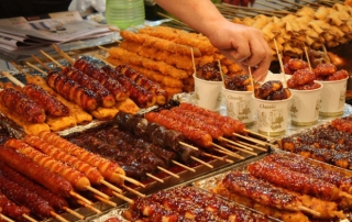 Loạt món ăn ở Việt Nam có giá bình dân nhưng sang tới Hàn Quốc đội giá gấp 2-3 lần vẫn được săn lùng ráo riết - Ảnh 1.