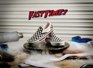 Vans x Fast Times nhắc lại màn debut kinh điển của đôi Slip-on Checkerboard những năm 80 - Ảnh 1.