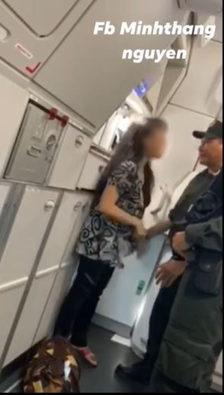Xác minh tình trạng tâm thần của nữ hành khách liên tục gào thét trên máy bay Vietnam Airlines - Ảnh 2.