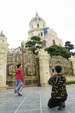 Chiêm ngưỡng lâu đài mạ vàng gây choáng của đại gia Ninh Bình - Ảnh 11.