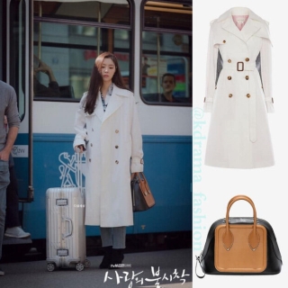 Vẻ đẹp cùng thần thái của Seo Ji Hye trong phim có phần “lấn át” cả nữ chính bởi cô sở hữu dáng vóc cao ráo hơn chị đẹp Son Ye Jin. Khoác trên mình áo trench coat màu trắng thiết kế của Alexander McQueen với giá  khoảng hơn 70 triệu đồng.