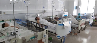 NÓNG: 135 người ở Đà Nẵng nhập viện nghi do ngộ độc thực phẩm - Ảnh 3.