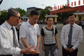 ẢNH: Quang cảnh phiên xử vợ chồng chủ doanh nghiệp Lâm Quyết liên quan đến Đường Nhuệ - Ảnh 3.