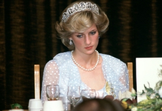 Sự thật phía sau bức ảnh Công nương Diana bật khóc tại sân bay: Cứ ngỡ cuộc chia ly xúc động hóa ra là giây phút biết mình là người thừa - Ảnh 3.