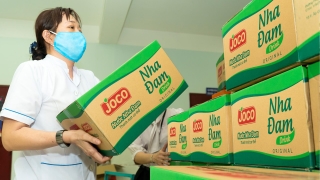 Uniben trao tặng 150.000 bữa ăn dinh dưỡng từ Mì 3 Miền và Nước trái cây Joco cho đội ngũ y bác sĩ các bệnh viện tuyến đầu - Ảnh 5.