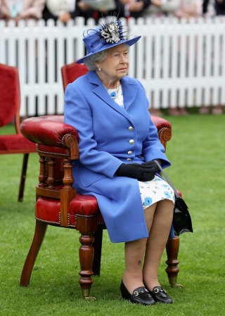 Nữ hoàng Anh đã trở thành biểu tượng thời trang huyền thoại suốt nhiều thập kỷ.