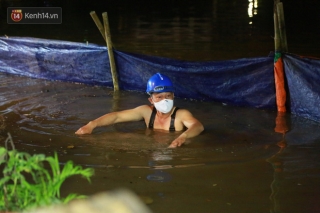 Ảnh: Công nhân trắng đêm đội mưa cứu Hồ Gươm đang bị sạt lở - Ảnh 6.