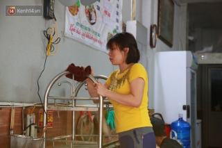Ngày đầu nới lỏng giãn cách xã hội ở Hà Nội: Nhiều quán ăn vẫn đóng cửa vì sợ lỗ chồng lỗ, quán mở cửa lại vắng bóng khách - Ảnh 5.