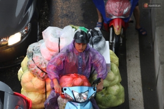 Hà Nội tắc đường hàng km sau cơn mưa lớn - Ảnh 10.