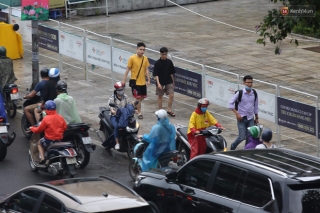 Hà Nội tắc đường hàng km sau cơn mưa lớn - Ảnh 9.
