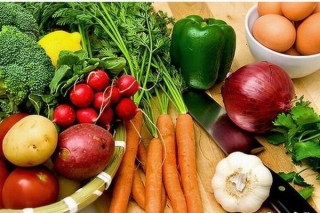 Nên ăn nhiều rau quả tươi để ngừa ung thư.
