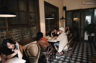 Một Hà Nội đông đúc nhưng vẫn cực chill trong ngày đầu nghỉ lễ: người người rủ nhau ra phố, các quán cafe kín khách ngồi vỉa hè - Ảnh 8.