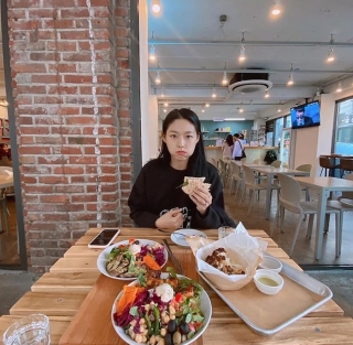 Với mỗi món ăn mà Seolhyun thích, cô đều chỉ tiêu thụ ở một lượng vừa phải để không làm cơ thể tích trữ nhiều calories