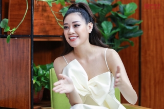 Giải trí - Những khoảnh khắc đáng yêu của Hoa hậu Hoàn vũ Việt Nam 2019 Nguyễn Trần Khánh Vân tại Talkshow do Người Đưa Tin Pháp luật tổ chức (Hình 9).