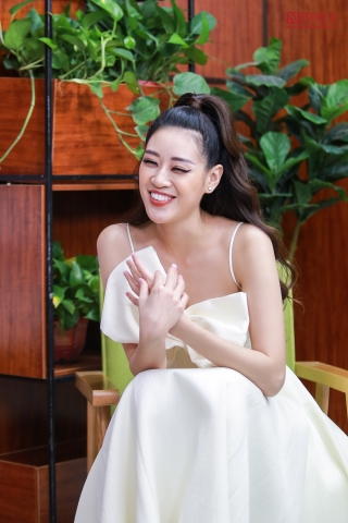 Giải trí - Những khoảnh khắc đáng yêu của Hoa hậu Hoàn vũ Việt Nam 2019 Nguyễn Trần Khánh Vân tại Talkshow do Người Đưa Tin Pháp luật tổ chức (Hình 10).