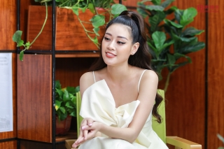 Giải trí - Những khoảnh khắc đáng yêu của Hoa hậu Hoàn vũ Việt Nam 2019 Nguyễn Trần Khánh Vân tại Talkshow do Người Đưa Tin Pháp luật tổ chức (Hình 4).