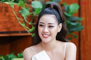 Giải trí - Những khoảnh khắc đáng yêu của Hoa hậu Hoàn vũ Việt Nam 2019 Nguyễn Trần Khánh Vân tại Talkshow do Người Đưa Tin Pháp luật tổ chức (Hình 5).