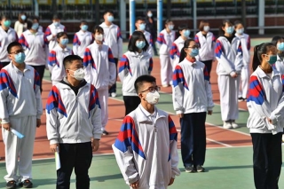 Trung Quốc: 2 học sinh đột tử sau khi đeo khẩu trang chạy trong giờ thể dục - Ảnh 1