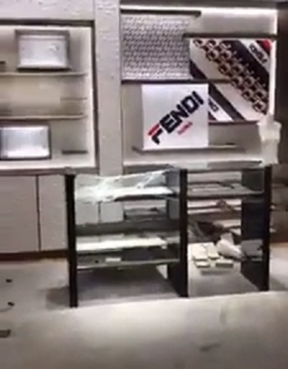 Cửa hàng Fendi tại Pháp như một đống hỗn độn sau khi bị vơ vét hết đồ đạc