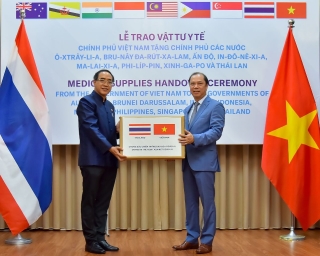 Việt Nam tặng 420.000 USD cho 8 nước đối tác để phòng, chống Covid-19
