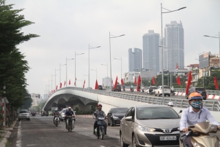 Cận cảnh cầu vượt hơn 500 tỉ đồng mới thông xe ở Hà Nội - Ảnh 9.