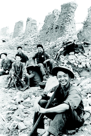 Phóng viên ảnh chiến trường Chu Chí Thành: “Với báo chí, sự thật quan trọng nhất” - Ảnh 4.
