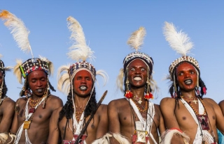 Fulani - bộ lạc Châu Phi tôn thờ cái đẹp và tự coi mình là những người đẹp nhất quả đất - Ảnh 1.