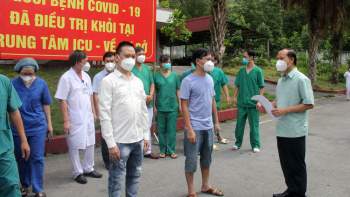 Gần 600 bệnh nhân COVID-19 ở Bắc Giang được xuất viện - Ảnh 1.