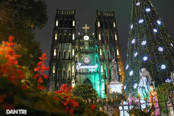 Các nhà thờ tại Hà Nội nhộn nhịp, trang hoàng chờ đón Giáng sinh 2020 - 1