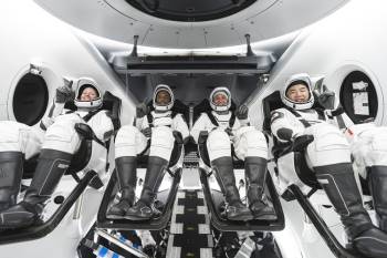 Bốn phi hành gia đến bãi phóng chuẩn bị lên Trạm vũ trụ trên tên lửa SpaceX -0