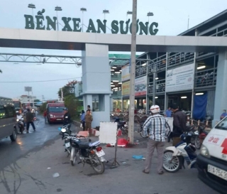 Truy bắt kẻ đâm Ch?t lái xe ô tô công nghệ trước cổng bến xe ở Sài Gòn - Ảnh 1.