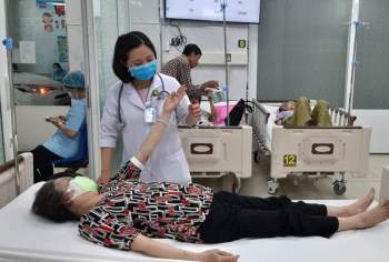 Chăm sóc bệnh nhân đột quỵ tại BV Nguyễn Tri Phương (ảnh: BVCC)