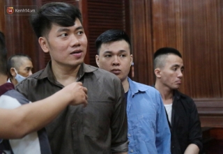 Ngày tuyên án trùm M* t*y Văn Kính Dương cùng 9 đồng phạm: Ngọc Miu được nhắc nhở đeo khẩu trang đến phòng xử án - Ảnh 6.