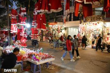 Không khí Noel sớm rộn ràng trên khắp nẻo phố phường Hà Nội - 11