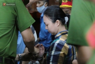 Ngày tuyên án trùm M* t*y Văn Kính Dương cùng 9 đồng phạm: Ngọc Miu được nhắc nhở đeo khẩu trang đến phòng xử án - Ảnh 8.
