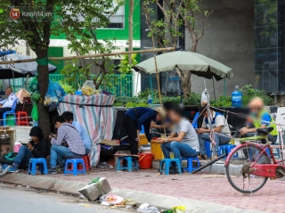 Hà Nội: Trà đá vỉa hè tấp nập người ngồi, bỏ lơ lệnh cấm để phòng dịch Covid-19 - Ảnh 5.