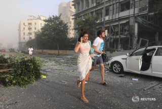NÓNG: Nổ kho pháo kinh hoàng làm rung chuyển thủ đô Beirut (Liban), ít nhất 10 người Ch?t và hàng trăm người bị thương - Ảnh 7.