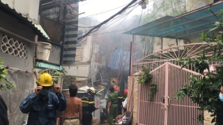 8 người thoát khỏi đám cháy ở trung tâm Sài Gòn - Ảnh 3.