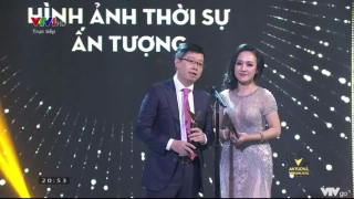 BTV Hoài Anh bồi hồi nhớ lại VTV Awards 6 năm trước, dân tình chỉ mải mê khen nhan sắc trẻ mãi không già - Ảnh 4.