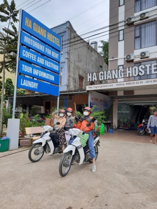 Hà Giang hoang sơ nhưng đầy thơ mộng: Chinh phục dốc Bắc Sum hiểm trở, ngắm dòng Nho Quế xanh mướt giữa núi đá, hẻm Tu Sản ôm mây - Ảnh 14.