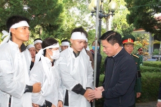 Xúc động lễ viếng Đại tá Lê Văn Quế tại quê nhà Thanh Hóa - Ảnh 2.