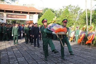 Xúc động lễ viếng Đại tá Lê Văn Quế tại quê nhà Thanh Hóa - Ảnh 1.