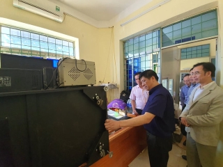 Quyền Bộ trưởng Bộ Y tế thăm cơ sở y tế bị thiệt hại nặng nề nhất sau mưa lũ lịch sử tại Lệ Thuỷ, Quảng Bình - Ảnh 1.