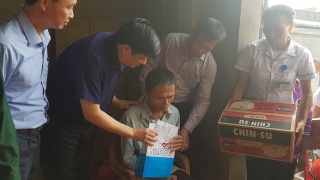 Quyền Bộ trưởng Bộ Y tế thăm cơ sở y tế bị thiệt hại nặng nề nhất sau mưa lũ lịch sử tại Lệ Thuỷ, Quảng Bình - Ảnh 7.