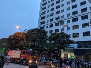 Hà Nội: Cháy căn hộ ở chung cư HH Linh Đàm, cư dân tá hỏa di tản lúc rạng sáng - Ảnh 6.