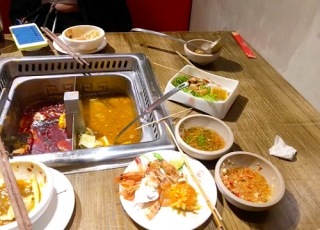 Tình tiết mới vụ đi ăn buffet bị phạt 200k vì thừa ít rau muống: Quản lý nhà hàng nói 