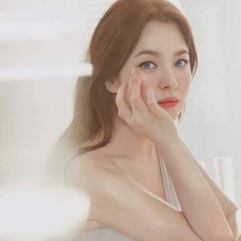 Nhìn Song Hye Kyo makeup nhạt đã quen, nhưng nếu nhìn cô 
